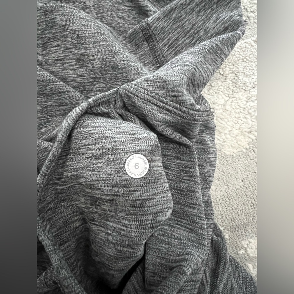 Like new lululemon align wide leg pant size 6 heathered black - Picture 3 of 3
